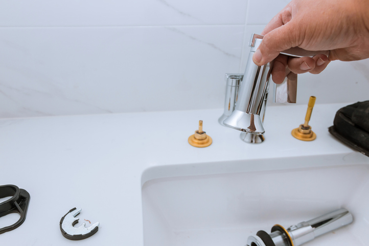 Faucet Installations for Old Homes: Challenges and Solutions